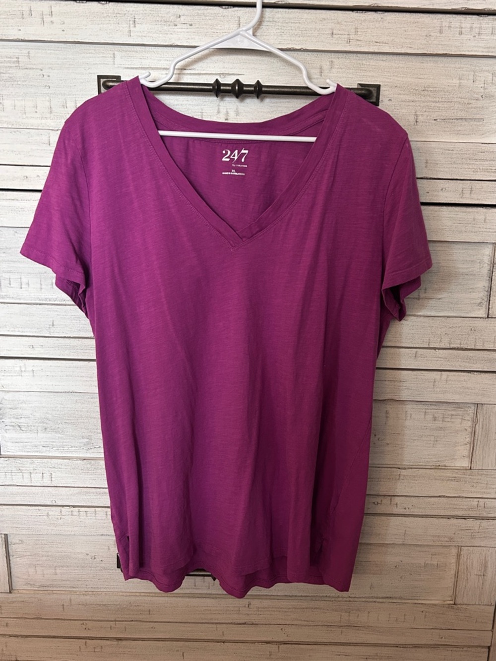 Women's V-Neck Short Sleeve Tee in Plum